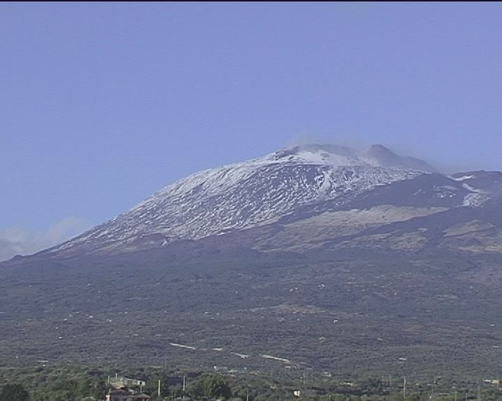 Etna, continua l’attività: apertura bocca effusiva