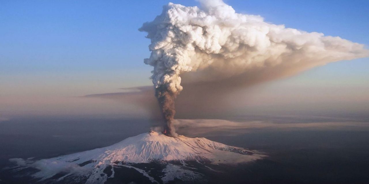 L’Etna batte San Pietro e gli Uffizi