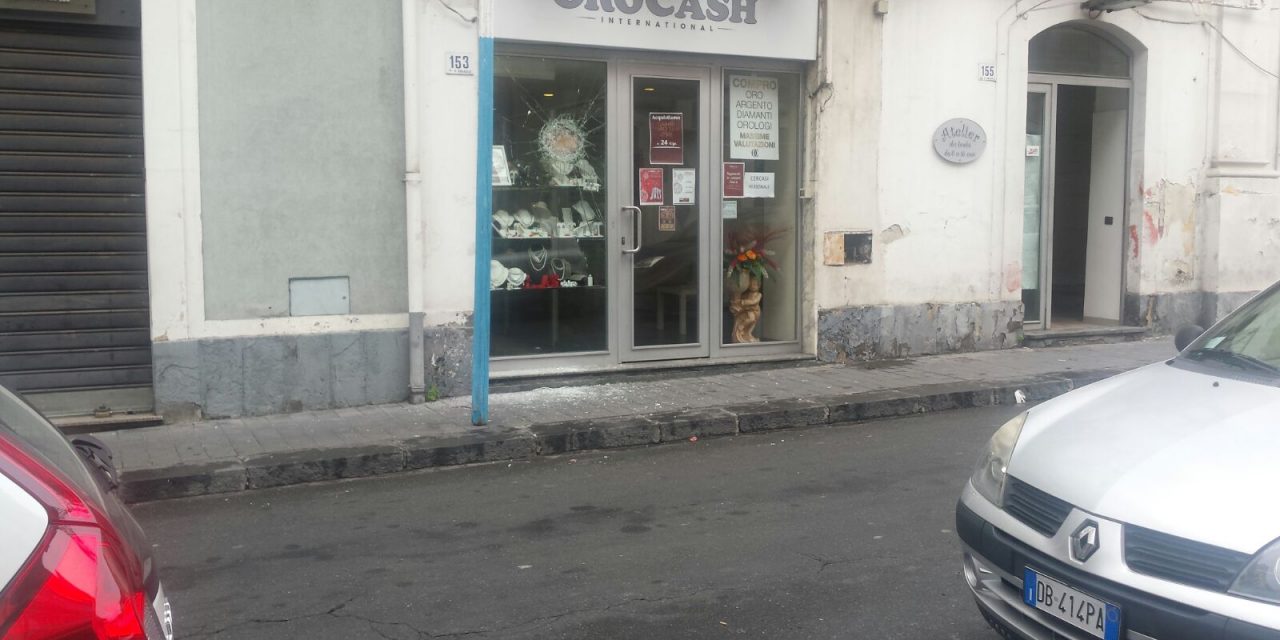 Tentato furto con scasso all’Oro cash