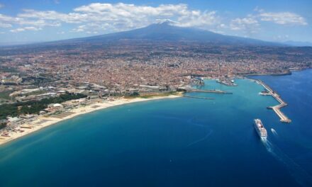 Viaggiare a piedi per la Sicilia: videomaker catanese percorre 1.400 km raccontando l’isola