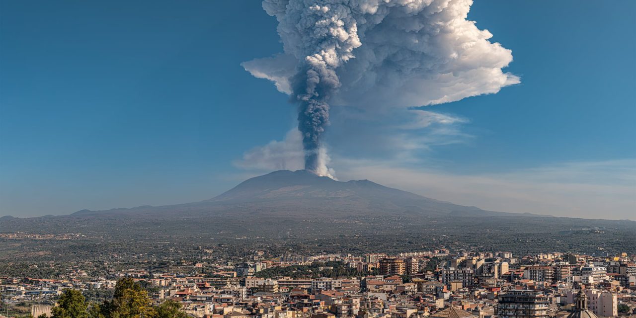 Eruzione Etna, ancora limitazioni all’aeroporto: 12 arrivi ogni ora