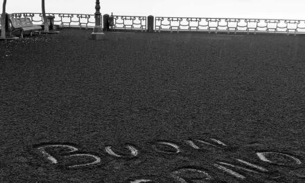 ETNA:BOATI ED ESPOLOSIONI NELLA NOTTE, I COMUNI DEL VERSANTE JONICO RICOPERTI DI CENERE LAVICA E LAPILLI.