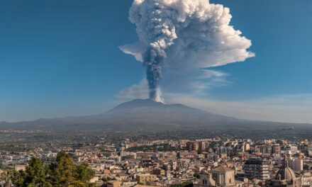 ETNA: ANCORA ESPLOSIONE ED EMISSIONE DI CENERE