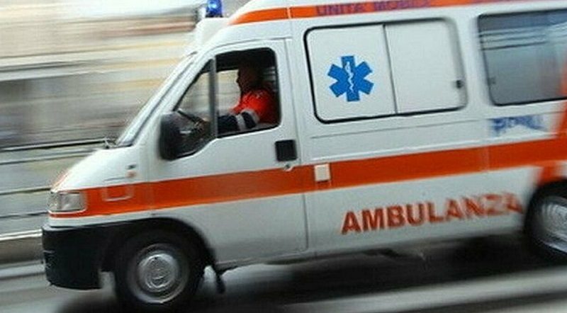 Incidente nel Trapanese, cade dallo scooter: morto 44enne