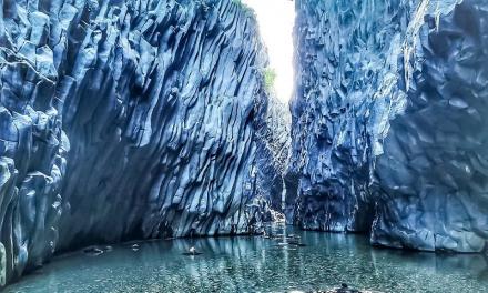 TURISTA SI INFORTUNA ALLE GOLE DELL’ALCANTARA: SALVATO DAL SOCCORSO ALPINO