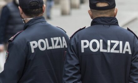 Adrano, truffa al distributore di bevande: denunciata 19enne