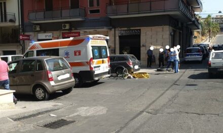 PATERNÒ: TRAGEDIA IN VIA BELLIA, UOMO IN BICI SI SENTE MALE E MUORE