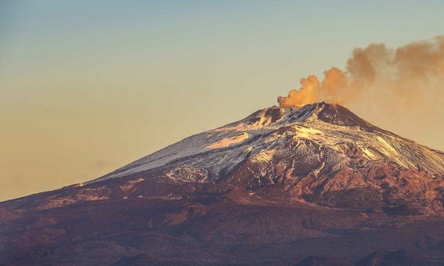 Etna, turista si sente male durante escursione: morta 57enne