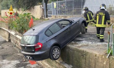 MESSINA: L’AUTO FINISCE FUORI STRADA, SOCCORSA DONNA