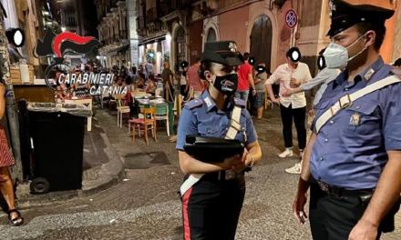 CATANIA, CONTROLLI DELLA MOVIDA: VERIFICATI GREEN PASS, MA SANZIONI PER OCCUPAZIONE SUOLO PUBBLICO