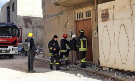 RAVANUSA: SI RECUPERANO OGGETTI IN CASE, ANCHE ALBERELLO NATALE
