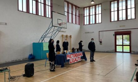 Progetto legalità al II circolo didattico di Paternò. Ad incontrare gli studenti gli agenti della Polizia di Stato.