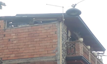 Paternò, canna fumaria di edificio in fiamme: nessun ferito