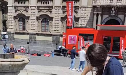 Catania, oltraggio a Fontana dell’elefante: le scuse della direzione del Giro d’Italia e i provvedimenti