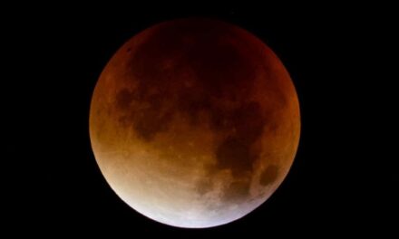 Il 16 maggio eclissi totale di Luna: quando vederla in Italia