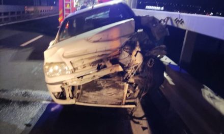 Incidente SS 121, auto contro guardrail a Valcorrente: un ferito