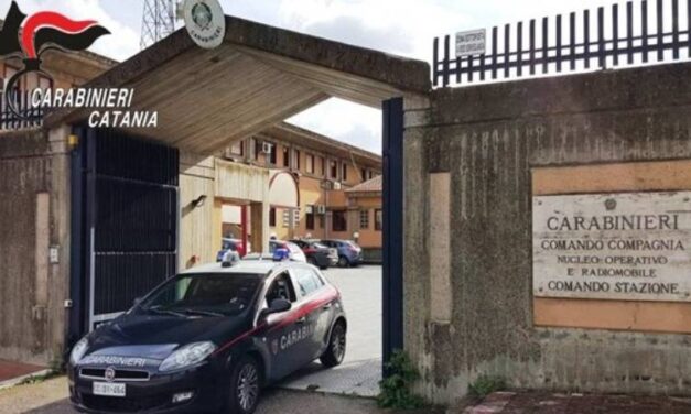 Gravina di Catania, uomo va in caserma con auto rubata