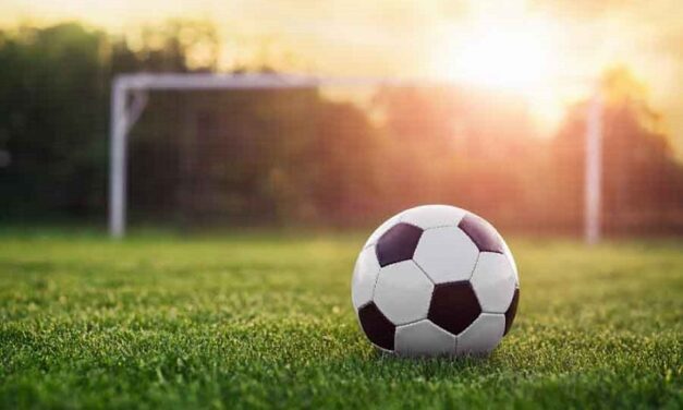 Catania, aggrediscono arbitro durante partita di calcio: Daspo per 3 giocatori