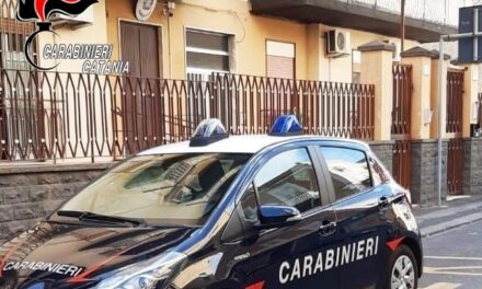 Catania, gelosia e botte contro la compagna: arrestato un uomo