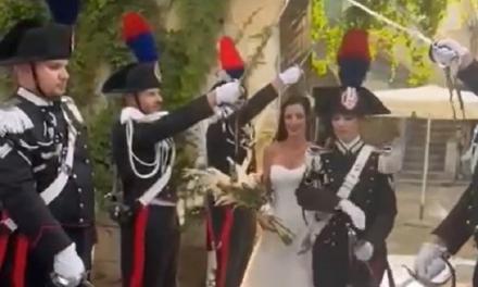 Cefalù, picchietto d’onore per il matrimonio della carabiniera Elena e la sua sposa