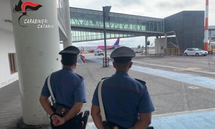 Catania, la piccola Giulia torna a casa dal papà