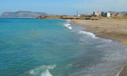 Palermo, folgorato mentre prepara la barca: grave 26enne
