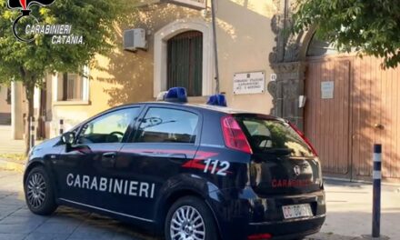 “Vi taglio la testa”, minacce e violenze verso i genitori: arrestato 34enne