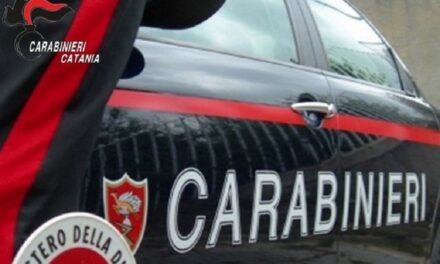 Catania, pedina l’ex moglie per tutta la città, poi inseguito si schianta: arrestato 33enne