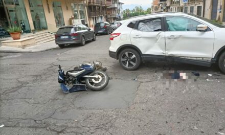 Paternò, grave incidente stradale: ferito 18enne
