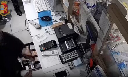 Catania, con mascherina e coltello mette a segno 2 rapine: arrestato 30enne