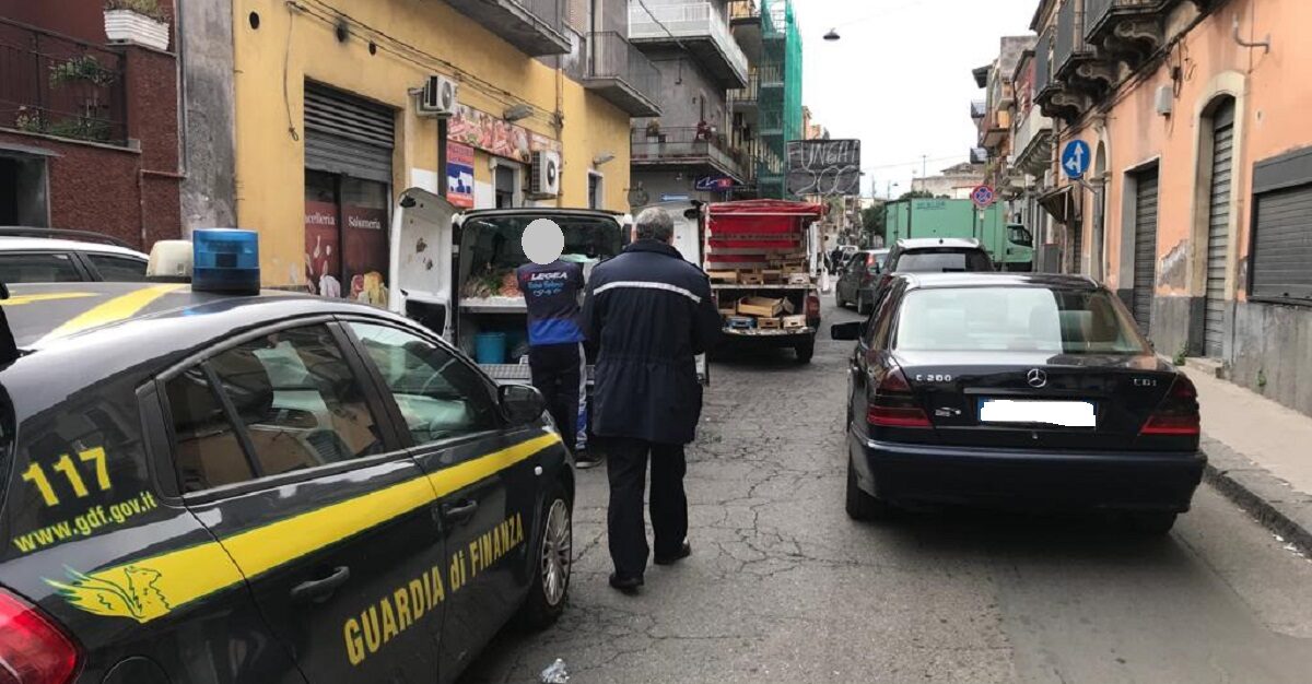 Paternò, operazione PM-Gdf contro abusivismo ambulante: sanzioni