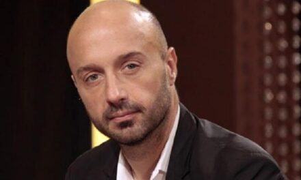 Joe Bastianich in vacanza a Marzamemi: gusta e si appassiona alle prelibatezze locali