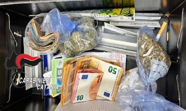 Giarre, ai domiciliari continua a spacciare droga: arrestato 22enne