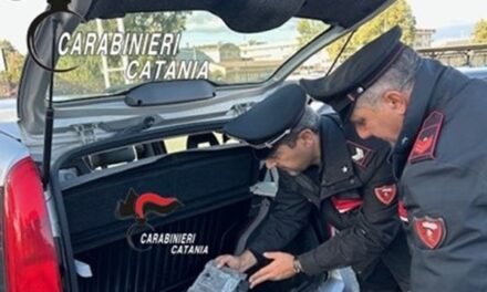 Catania, fermati di notte nascondevano kit per rubare auto: 3 denunce