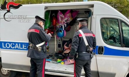 Serrati controlli a Catania, sanzionati parcheggiatori e venditori ambulanti abusivi