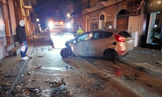 Paternò scontro nella notte in via Vittorio Emanuele: 3 feriti