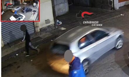 Catania, investe 2 giovani e scappa: denunciato 53enne