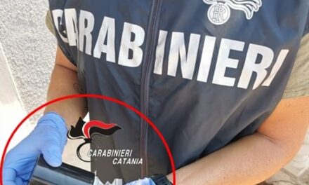 Catania, apre la porta a un “cliente”, ma entrano i carabinieri: arrestato pusher 34enne