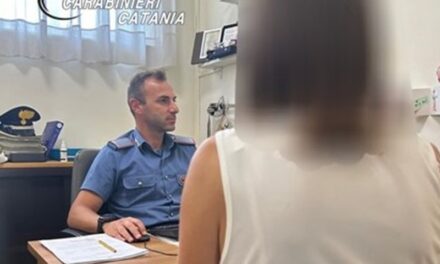 Continua a perseguitare e minacciare l’ex moglie: arrestato 43enne