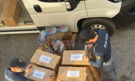 Catania, garage di casa trasformato in un deposito abusivo di fuochi d’artificio: sequestrata oltre mezza tonnellata