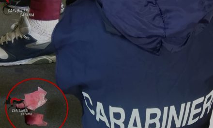 Catania, pronta a vendere droga in un concerto alla Playa: arrestata 27enne