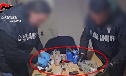 Catania, palazzina adibita allo spaccio e all’interno anche una drug room: 2 arresti