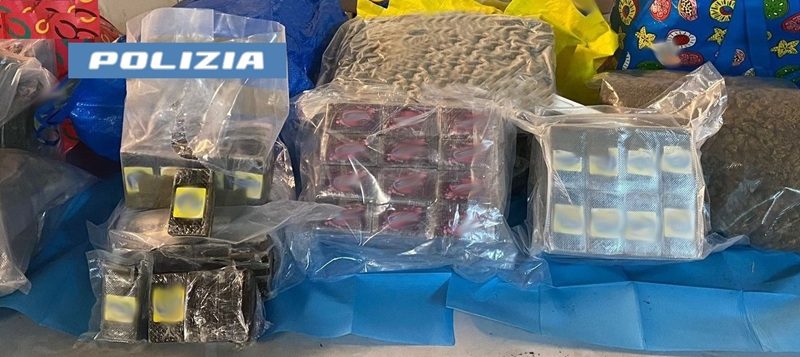Catania, trovato con 23 chili di droga in auto: arrestato 23enne