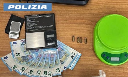 Nascondeva marijuana e cartucce in cucina: arrestato 34enne