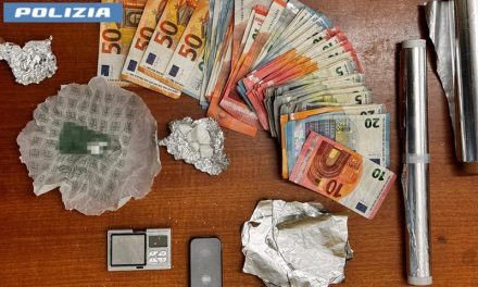 Catania, sorpreso mentre gestisce la “casa di spaccio”: arrestato 25enne