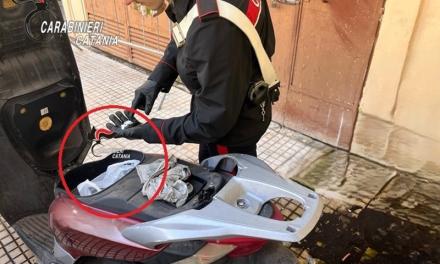 Catania, pusher aspetta i clienti, ma viene scoperto: arrestato 29enne