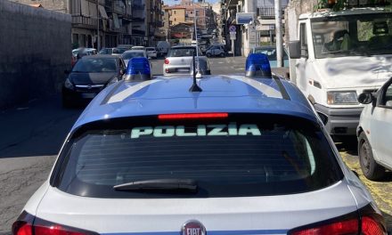 Catania, si intrufolano a scuola per rubare nell’aula informatica: arrestati 2 minorenni