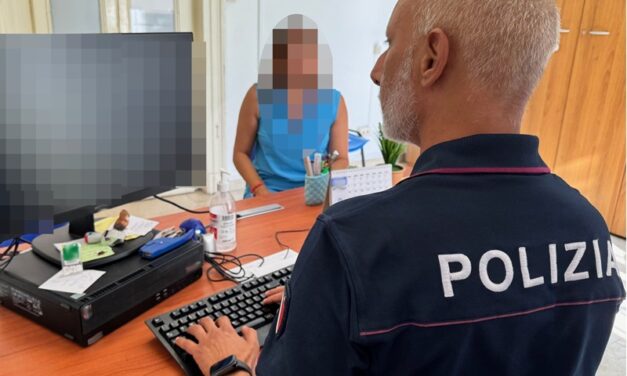 Catania, aggredisce e insulta la compagna davanti ai figli minori per gelosia: arrestato 26enne