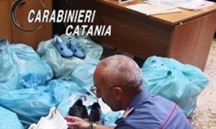 Catania, girava con auto piena di scarpe contraffatte: denunciato 42enne