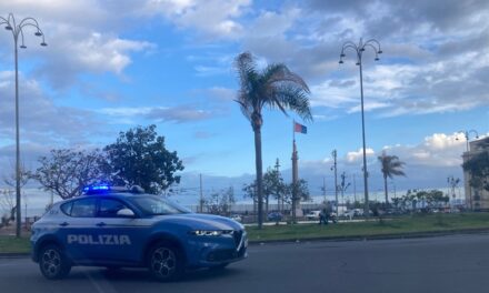 Catania, in giro con una pistola a salve nel borsello: denunciato 16enne